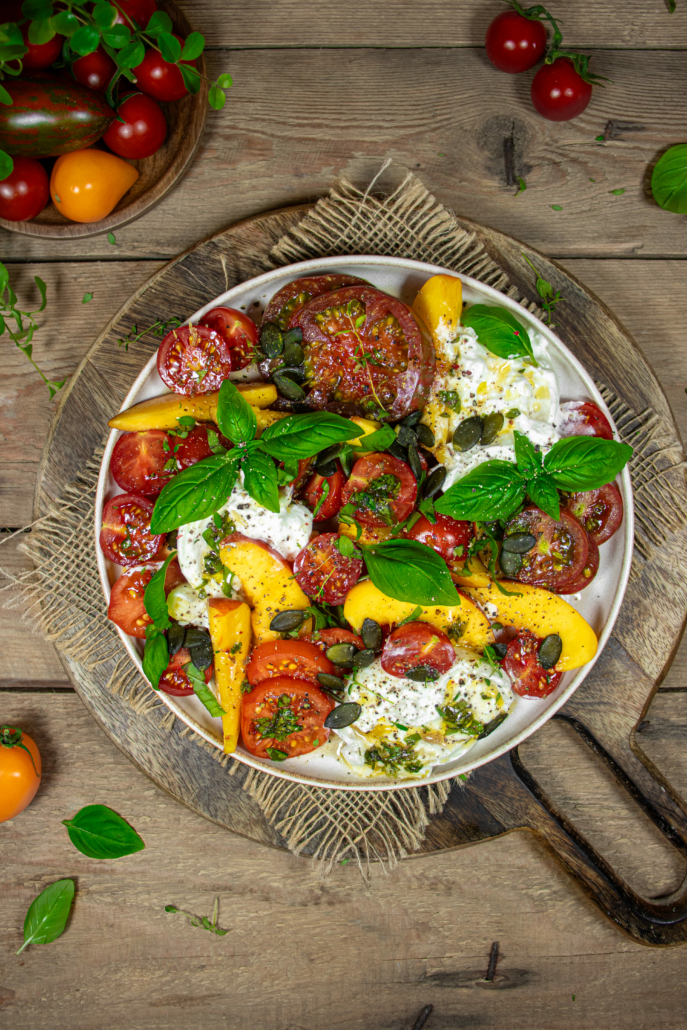 Tomaten-Nektarinen-Burrata Salat - Kitchenfae