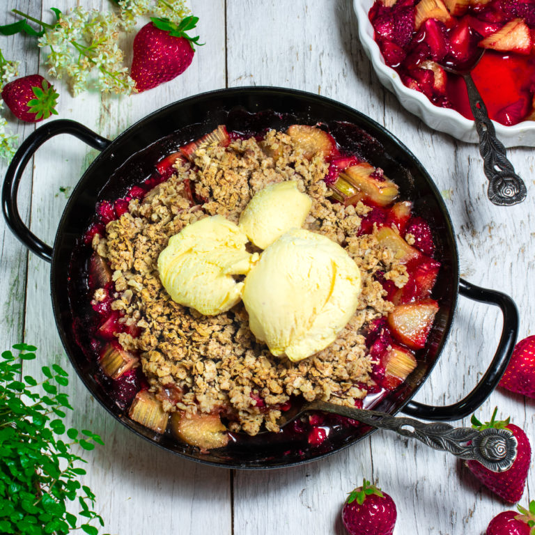 Rhabarber - Erdbeer Crumble (vegan) - Kitchenfae